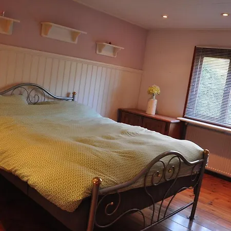 Σαλέ Sfeervol, Ruim En Luxe Chalet In Bosrijke Omgeving Diessen