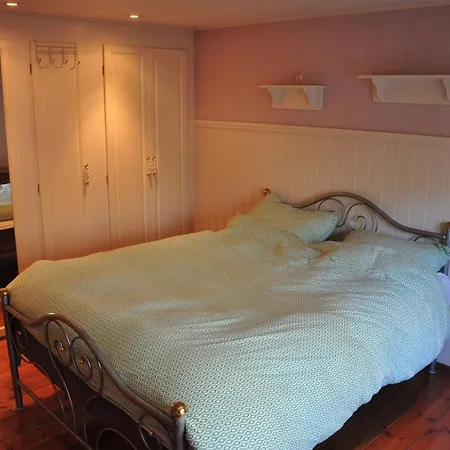 Sfeervol, Ruim En Luxe Chalet In Bosrijke Omgeving